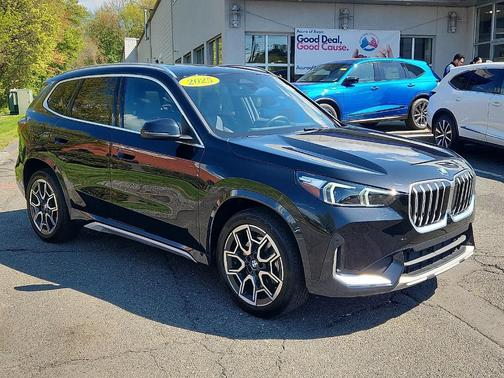 Black Sapphire Metallic 2025 BMW X1 xDrive28i