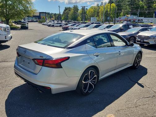 Brilliant Silver Metallic 2023 Nissan Altima 2.5 SR