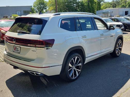 2024 Volkswagen Atlas 2.0T SEL Premium R-Line