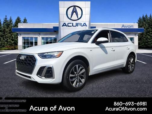Glacier White Metallic 2024 Audi Q5 45 S line quattro Premium