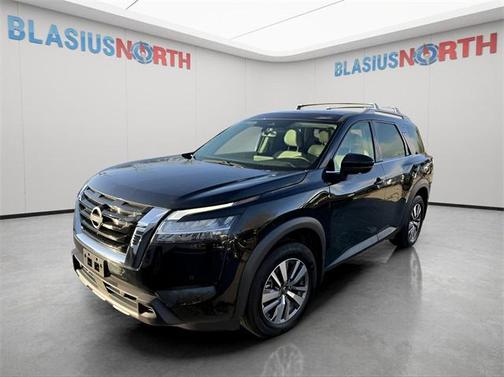 2023 Nissan Pathfinder SL 4WD