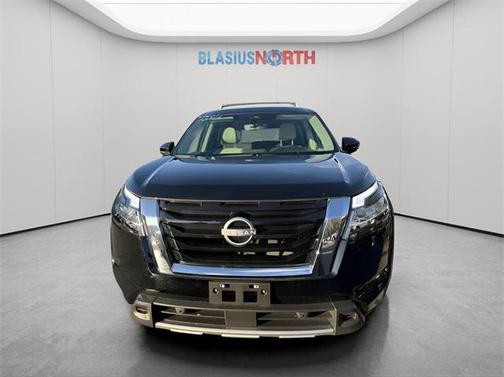 2023 Nissan Pathfinder SL 4WD