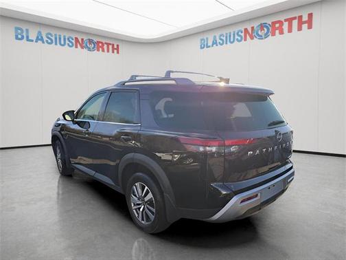 2023 Nissan Pathfinder SL 4WD