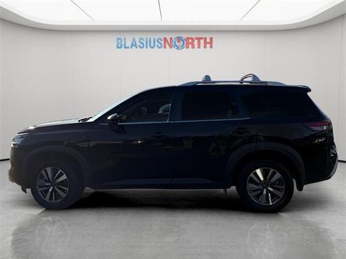 2023 Nissan Pathfinder SL 4WD