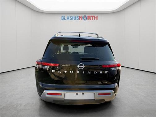 2023 Nissan Pathfinder SL 4WD