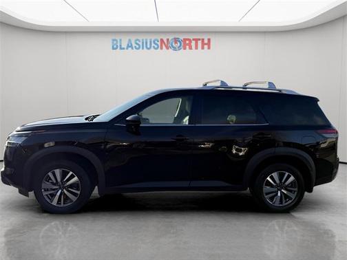 2023 Nissan Pathfinder SL 4WD