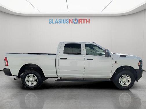 2024 RAM 3500 Tradesman Crew Cab 4x4 6'4' Box