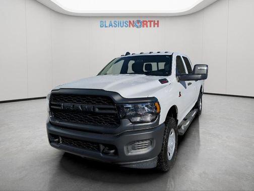 2024 RAM 3500 Tradesman Crew Cab 4x4 6'4' Box