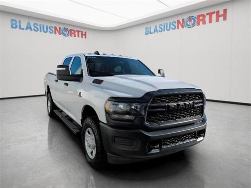 2024 RAM 3500 Tradesman Crew Cab 4x4 6'4' Box
