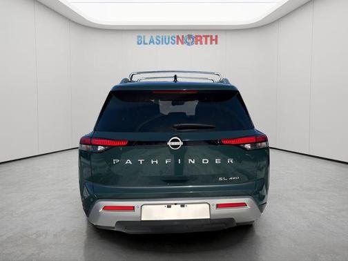 2023 Nissan Pathfinder SL 4WD