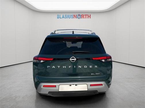 2023 Nissan Pathfinder SL 4WD