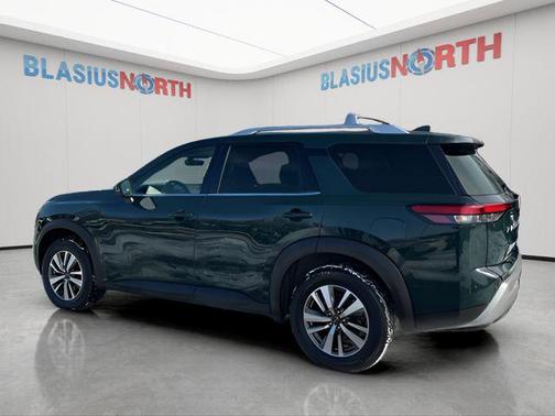 2023 Nissan Pathfinder SL 4WD