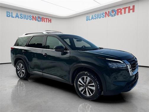 2023 Nissan Pathfinder SL 4WD