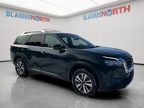 2023 Nissan Pathfinder SL 4WD