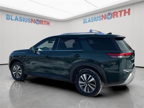 2023 Nissan Pathfinder SL 4WD