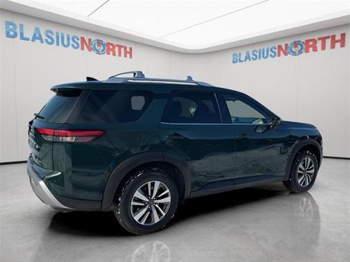 2023 Nissan Pathfinder SL 4WD