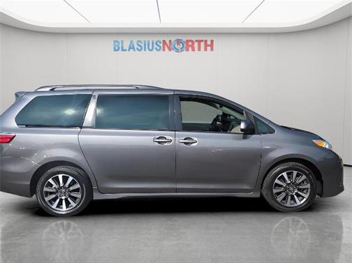 2020 Toyota Sienna LE