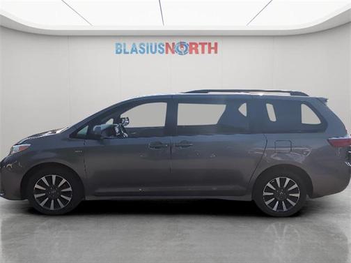 2020 Toyota Sienna LE