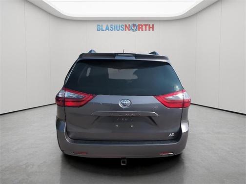 2020 Toyota Sienna LE