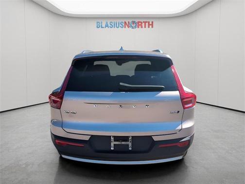 2024 Volvo XC40 B5 Plus Bright Theme