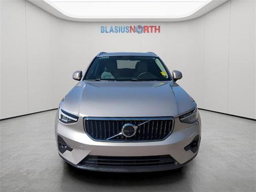 2024 Volvo XC40 B5 Plus Bright Theme