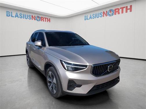 2024 Volvo XC40 B5 Plus Bright Theme