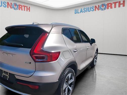 2024 Volvo XC40 B5 Plus Bright Theme