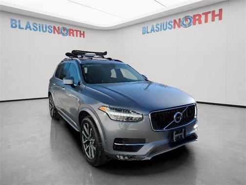 2016 Volvo XC90 T6 Momentum