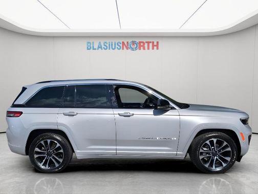 2022 Jeep Grand Cherokee Overland