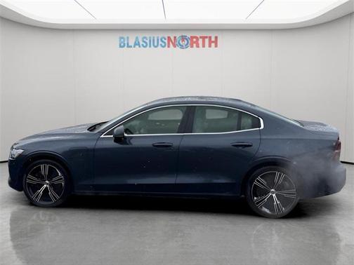2022 Volvo S60 Recharge Plug-In Hybrid T8 Inscription