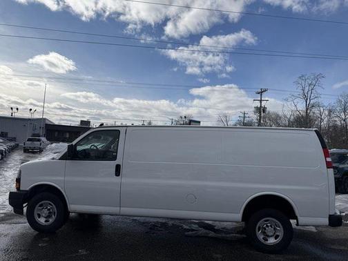 2023 GMC Savana 2500 Work Van