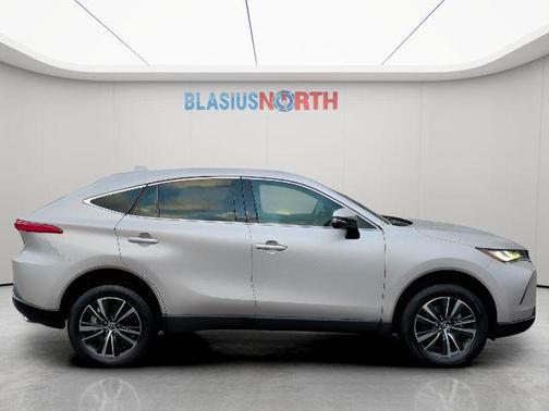 2024 Toyota Venza LE