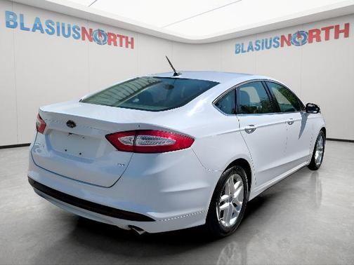 Oxford White 2016 Ford Fusion SE
