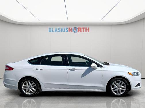 Oxford White 2016 Ford Fusion SE