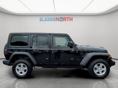 Black Clearcoat 2022 Jeep Wrangler Unlimited Sport