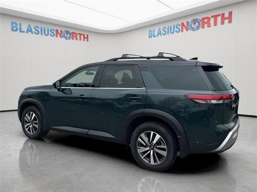 2023 Nissan Pathfinder SL 4WD