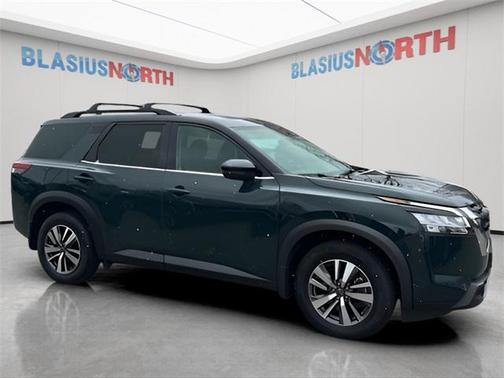 2023 Nissan Pathfinder SL 4WD