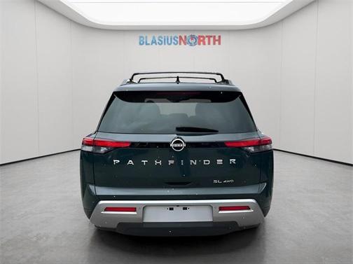2023 Nissan Pathfinder SL 4WD