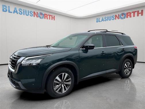 2023 Nissan Pathfinder SL 4WD
