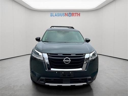 2023 Nissan Pathfinder SL 4WD