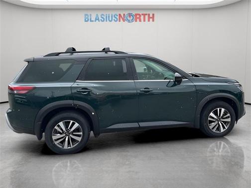 2023 Nissan Pathfinder SL 4WD