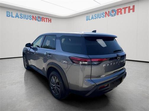 2022 Nissan Pathfinder S 4WD