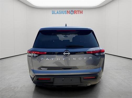 2022 Nissan Pathfinder S 4WD