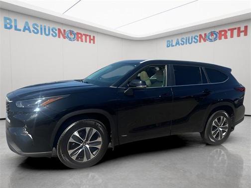 2023 Toyota Highlander Hybrid XLE