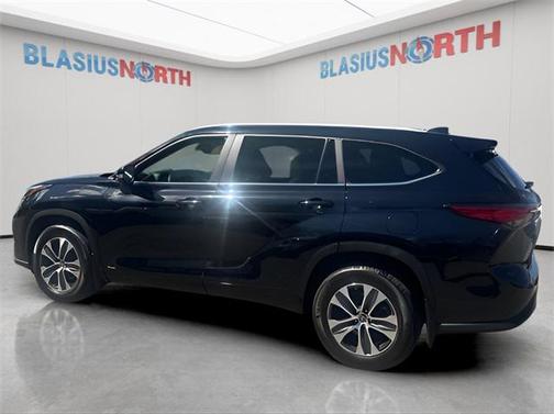2023 Toyota Highlander Hybrid XLE