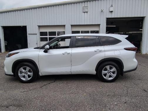 2024 Toyota Highlander LE