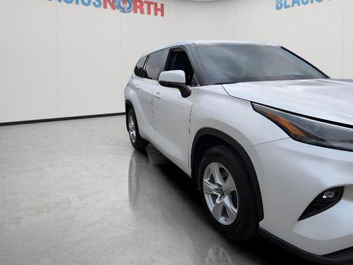 2024 Toyota Highlander LE