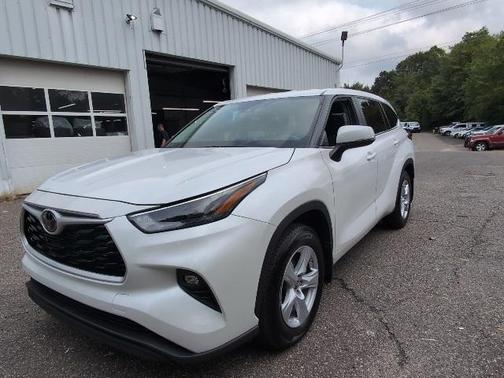 2024 Toyota Highlander LE