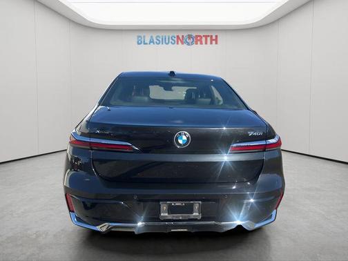2025 BMW 740 xDrive