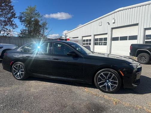 2025 BMW 740 xDrive